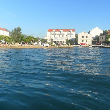 Villa Menalo Hodilje ภายนอก รูปภาพ